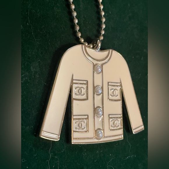 Chanel Ivory Cardigan Bag Charm - Picture 3 of 6